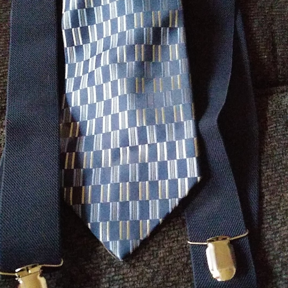 Pierre Cardin silk tie $48 +  free suspenders - Picture 2 of 3